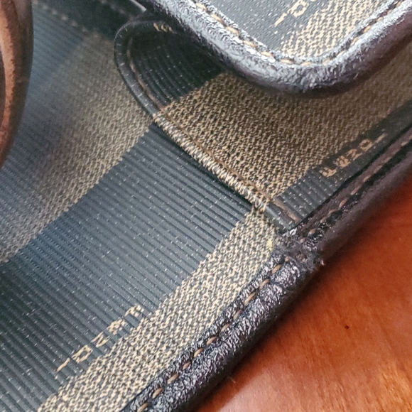 Vintage RARE FENDI CLUTCH - Picture 9 of 15